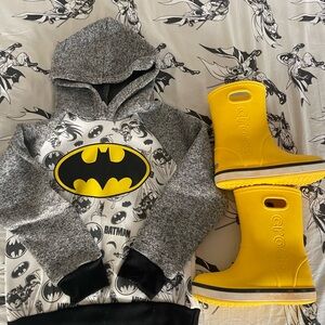 Crocs size 13 C and sweater Batman Disney 5-6 years
